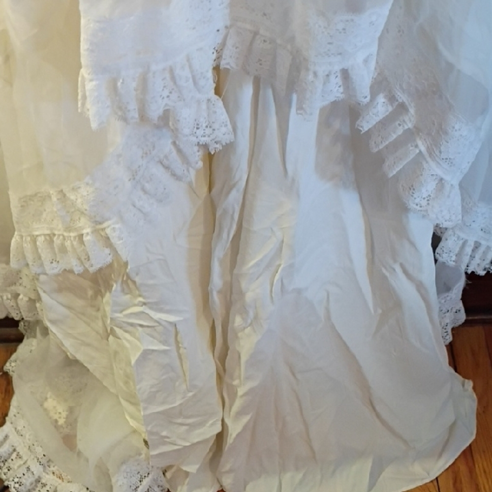 Handmade Elegant White Lace Vintage Wedding Dress. 3 Foot Long Train . - Picture 2 of 15